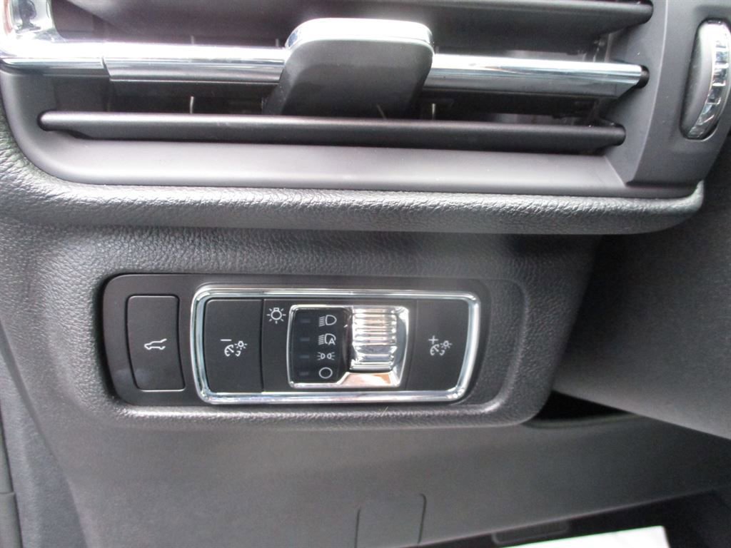 Used 2023 Lincoln Corsair FWD w/ Equipment Group 101A image 15