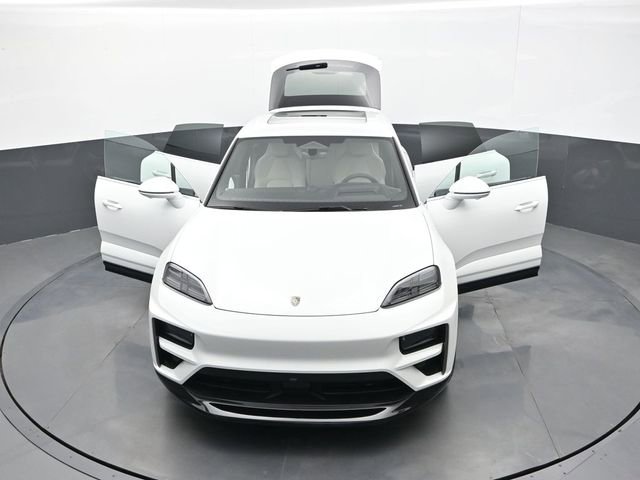 New 2026 Porsche Macan Turbo Electric AWD/4WD image 33