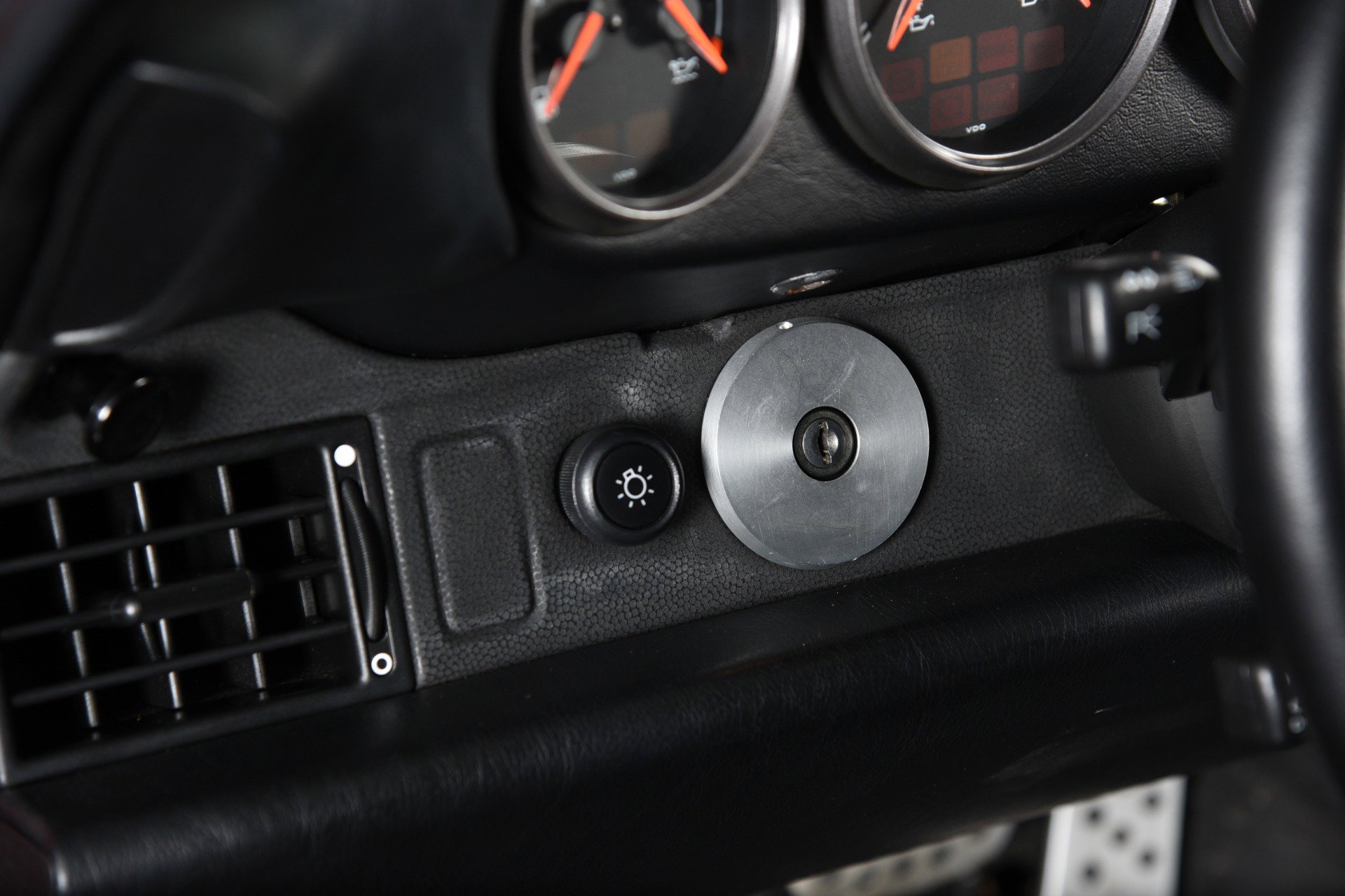 Used 1998 Porsche 911 Carrera S image 22