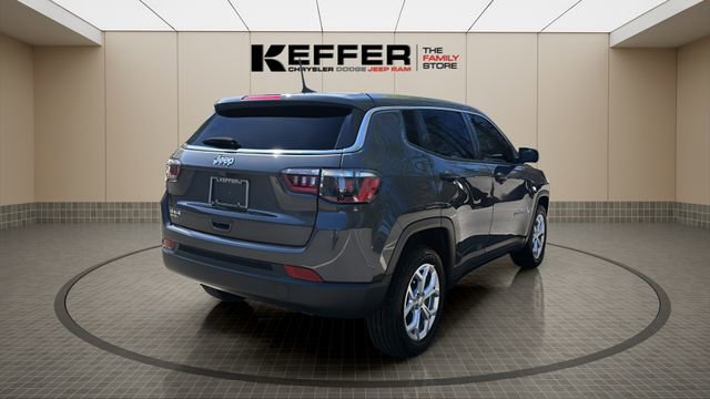 Used 2024 Jeep Compass Sport image 5