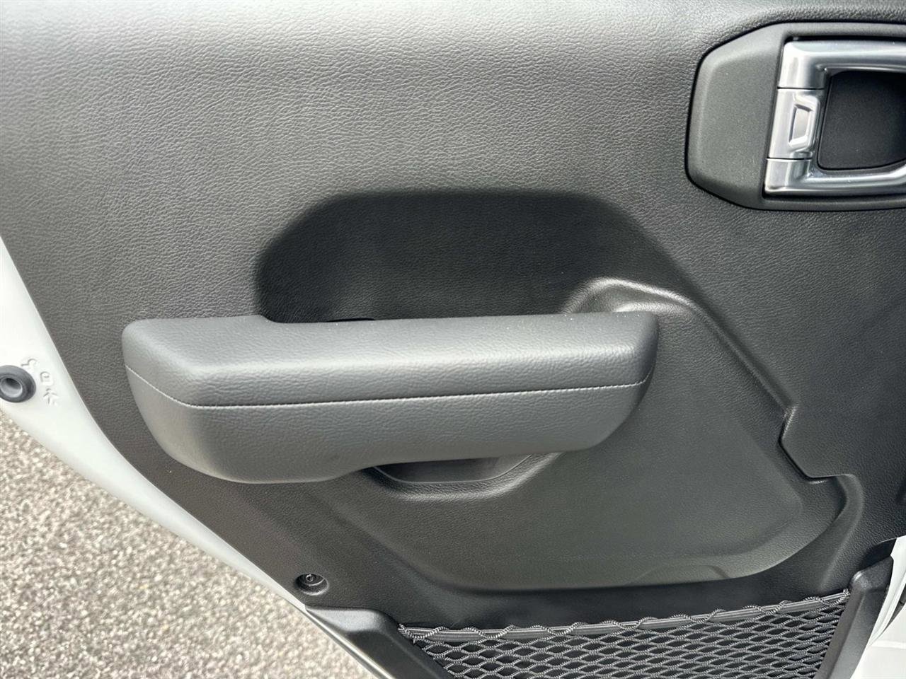 Used 2025 Jeep Gladiator Sport image 18