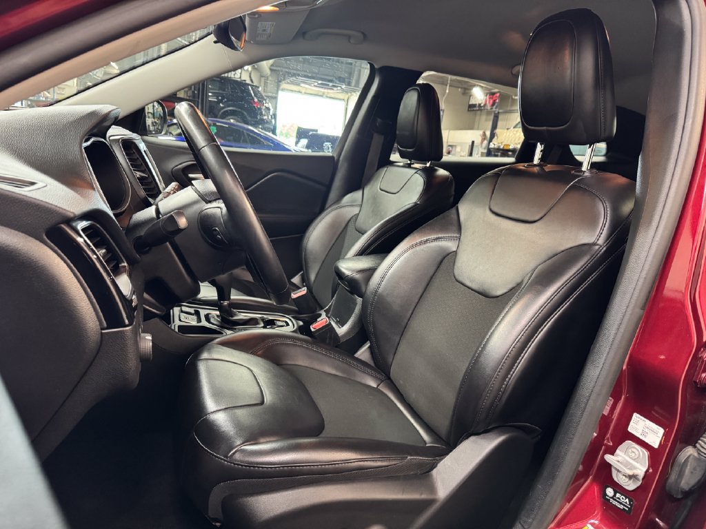 Used 2021 Jeep Cherokee Latitude Plus FWD image 17