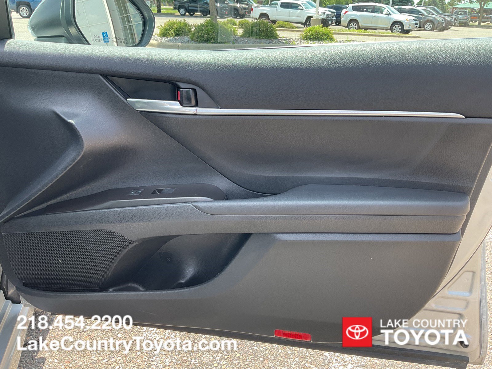 Used 2024 Toyota Camry SE FWD image 11