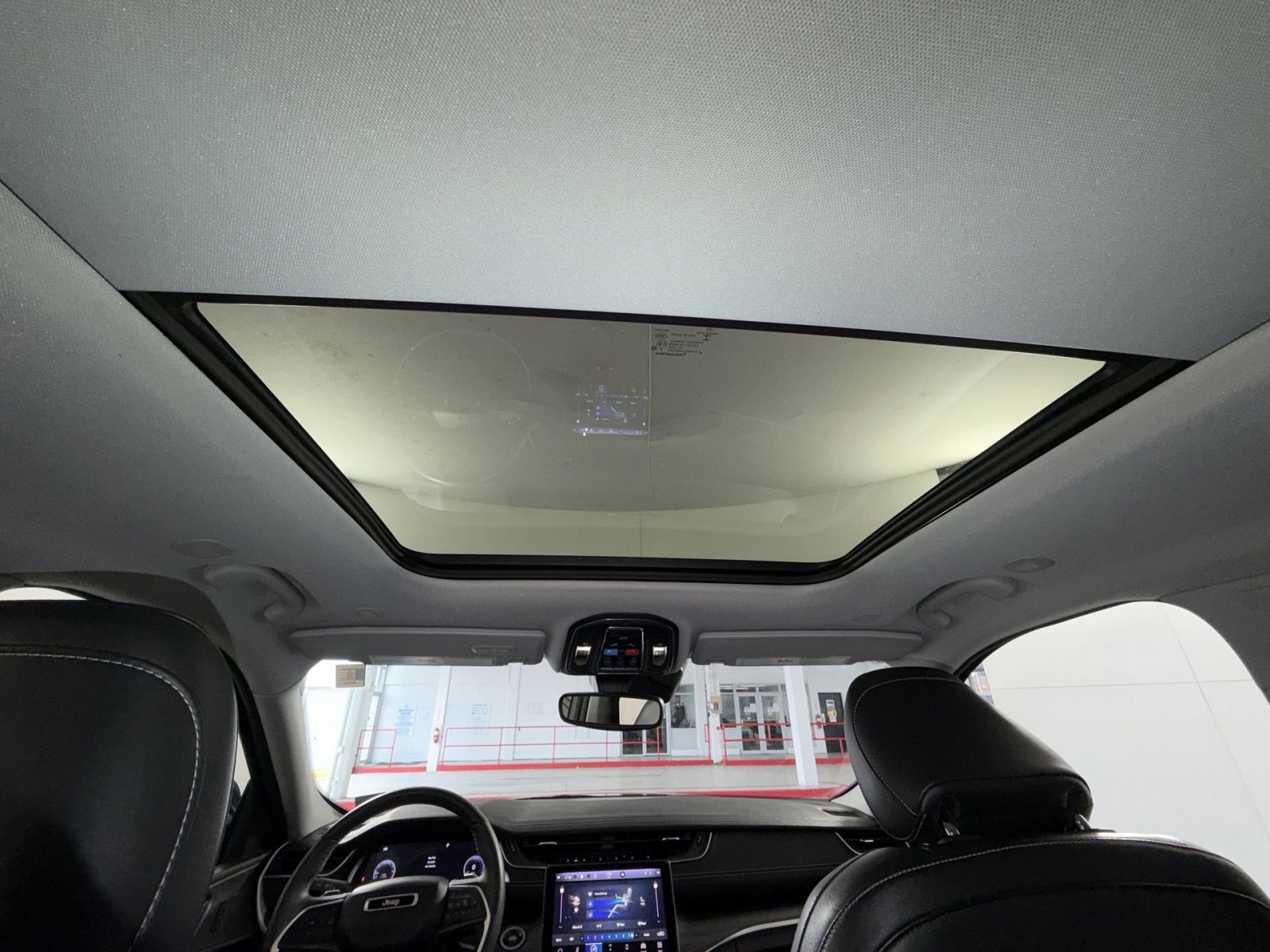 Used 2023 Jeep Grand Cherokee Limited image 24