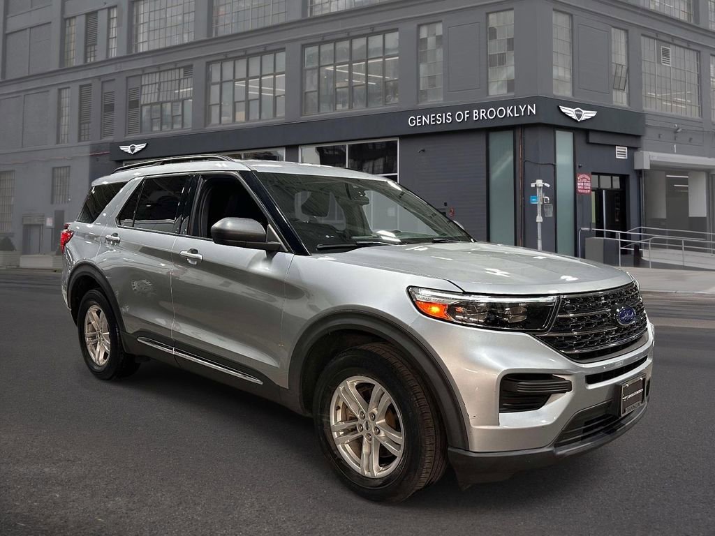 Used 2020 Ford Explorer XLT w/ Comfort Package AWD/4WD image 2
