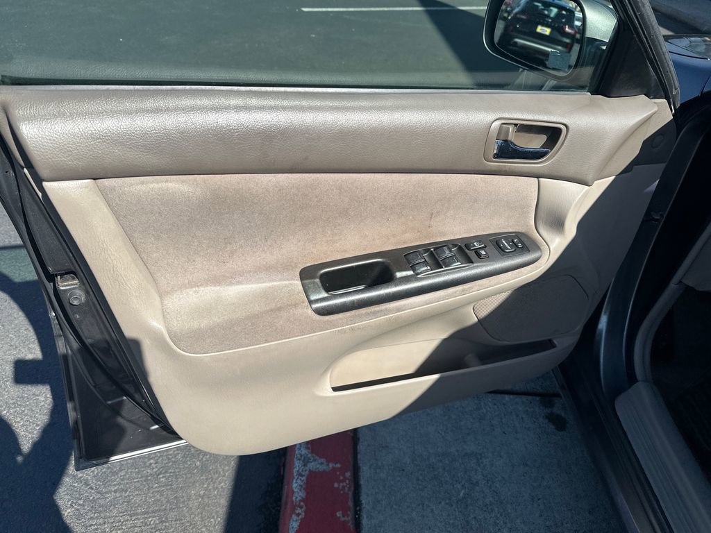 Used 2005 Toyota Camry LE FWD image 9