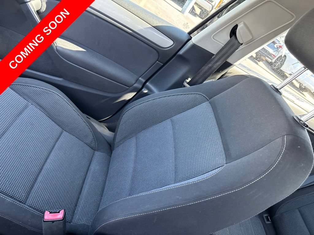 Used 2014 Volkswagen Golf 4-Door FWD image 18