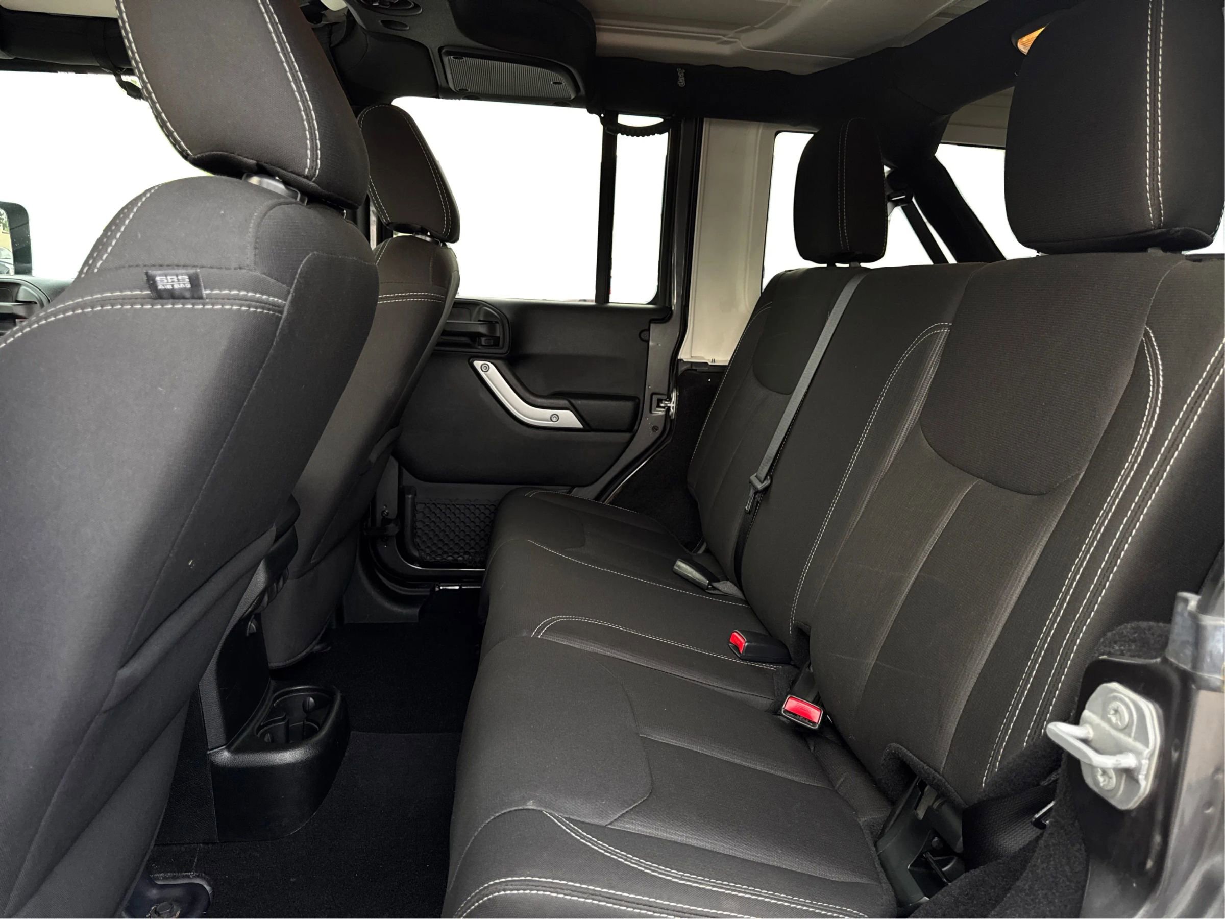 Used 2017 Jeep Wrangler Unlimited Rubicon w/ Connectivity Group image 12