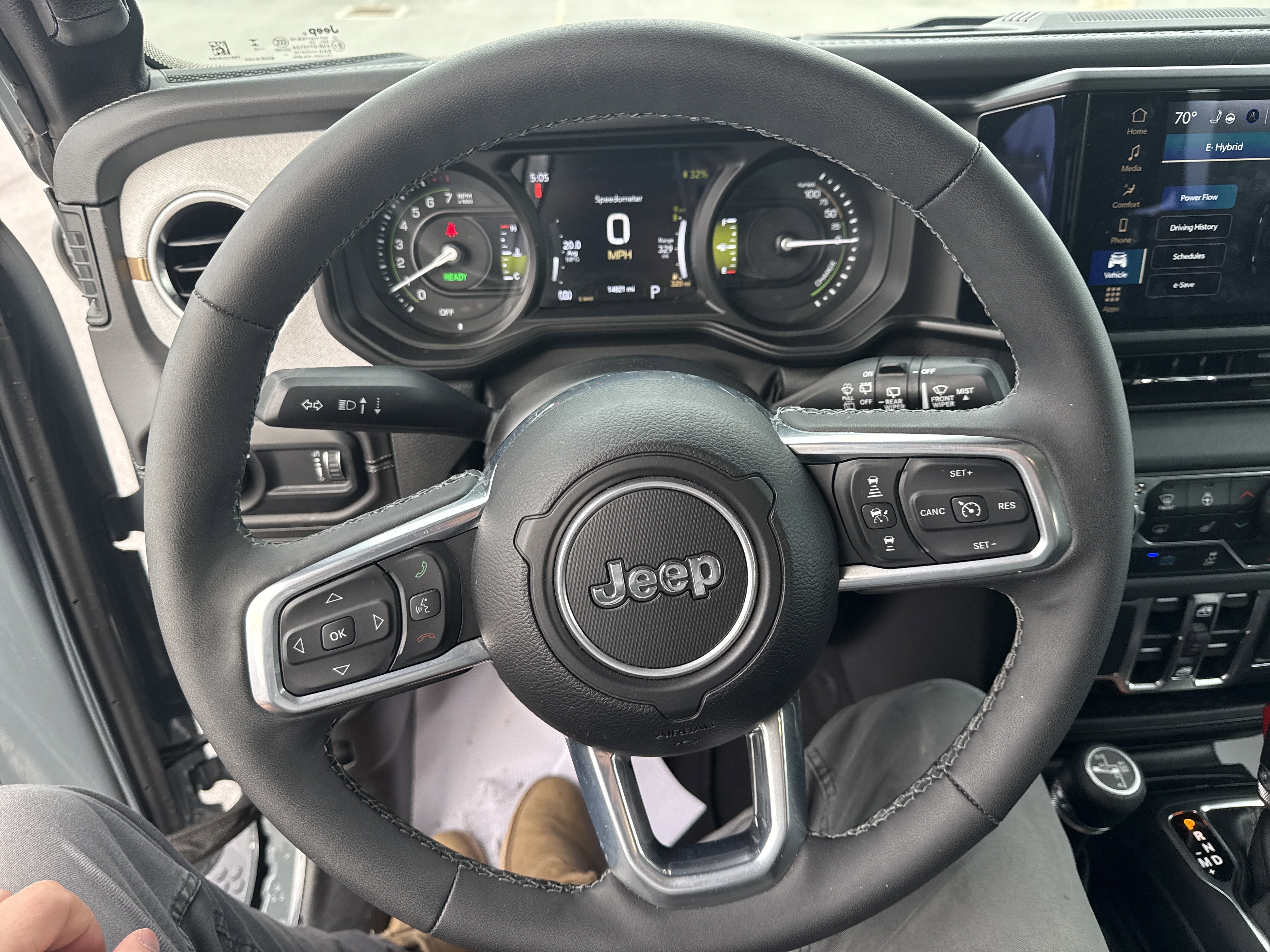 Used 2025 Jeep Wrangler Sahara image 15