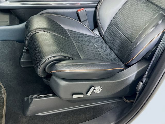 Certified 2025 Lincoln Navigator Black Label AWD/4WD image 23