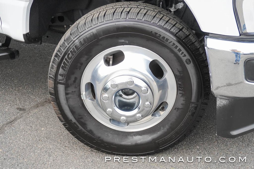 Used 2025 Ford F350 XL w/ XL Chrome Package image 11