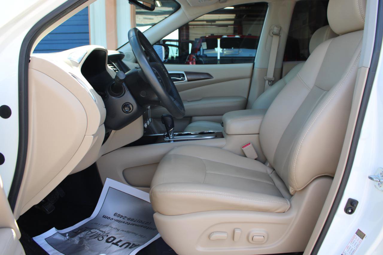 Used 2017 Nissan Pathfinder Platinum w/ Cargo Package FWD image 18