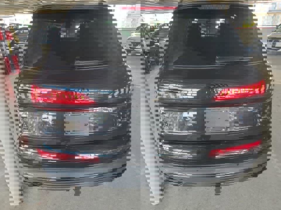 Used 2023 Audi Q7 3.0T Prestige w/ Prestige Package image 4