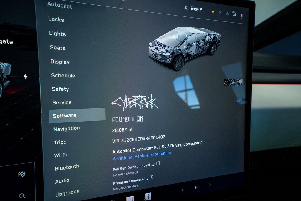 Used 2024 Tesla Cybertruck AWD Crew Cab image 50