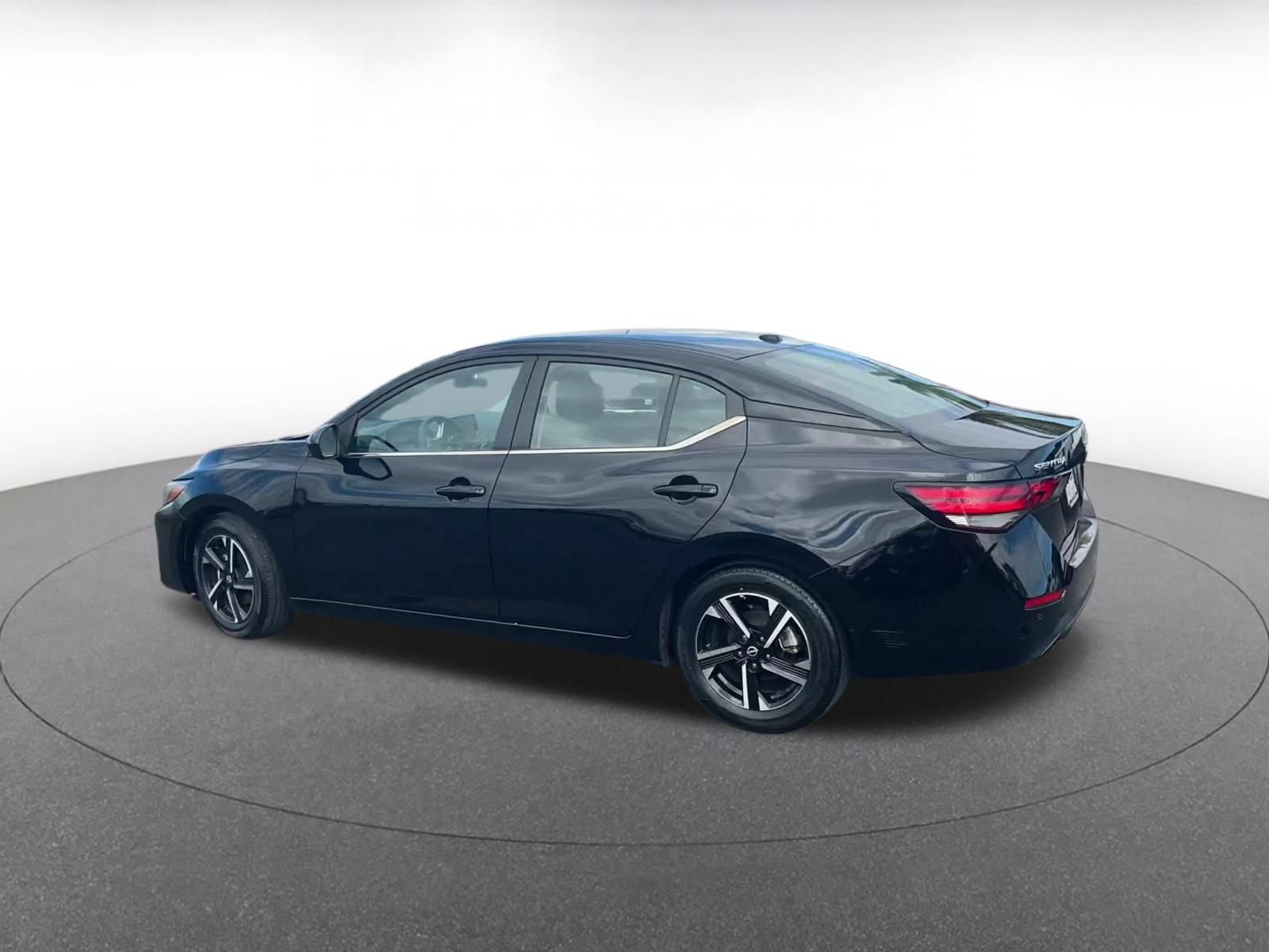 Used 2025 Nissan Sentra SV FWD image 9