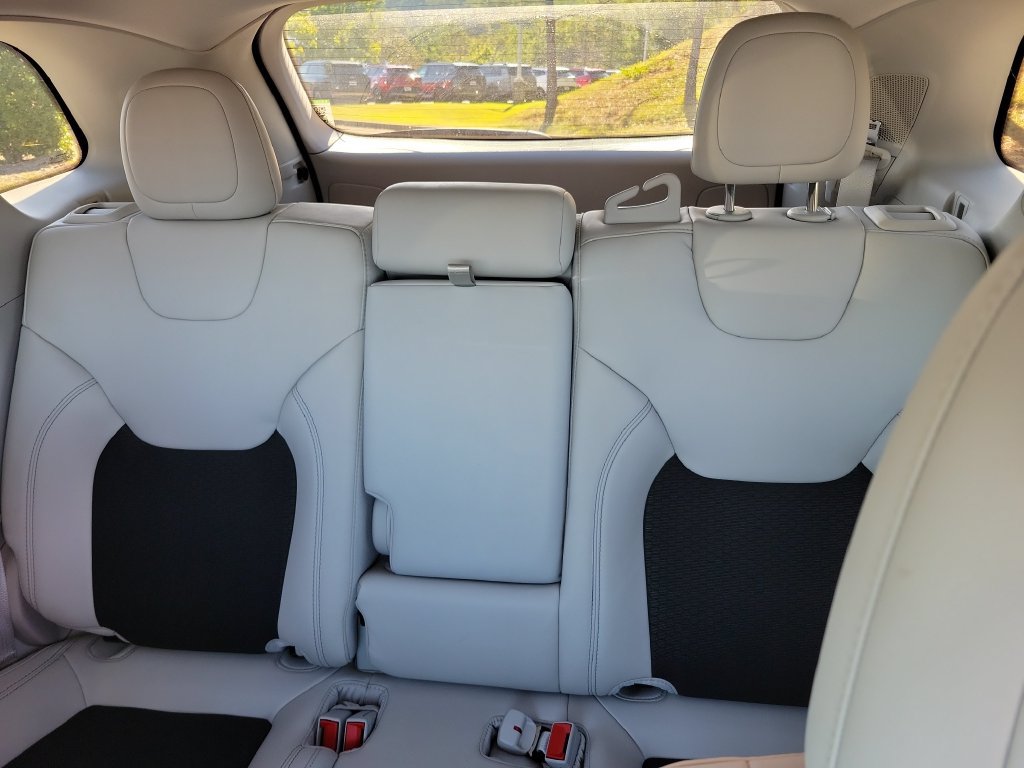Used 2020 Jeep Cherokee Latitude Plus FWD image 18