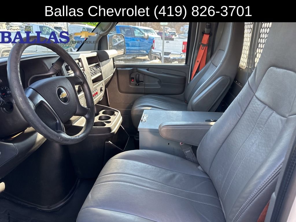 Used 2015 Chevrolet Express 2500 image 2