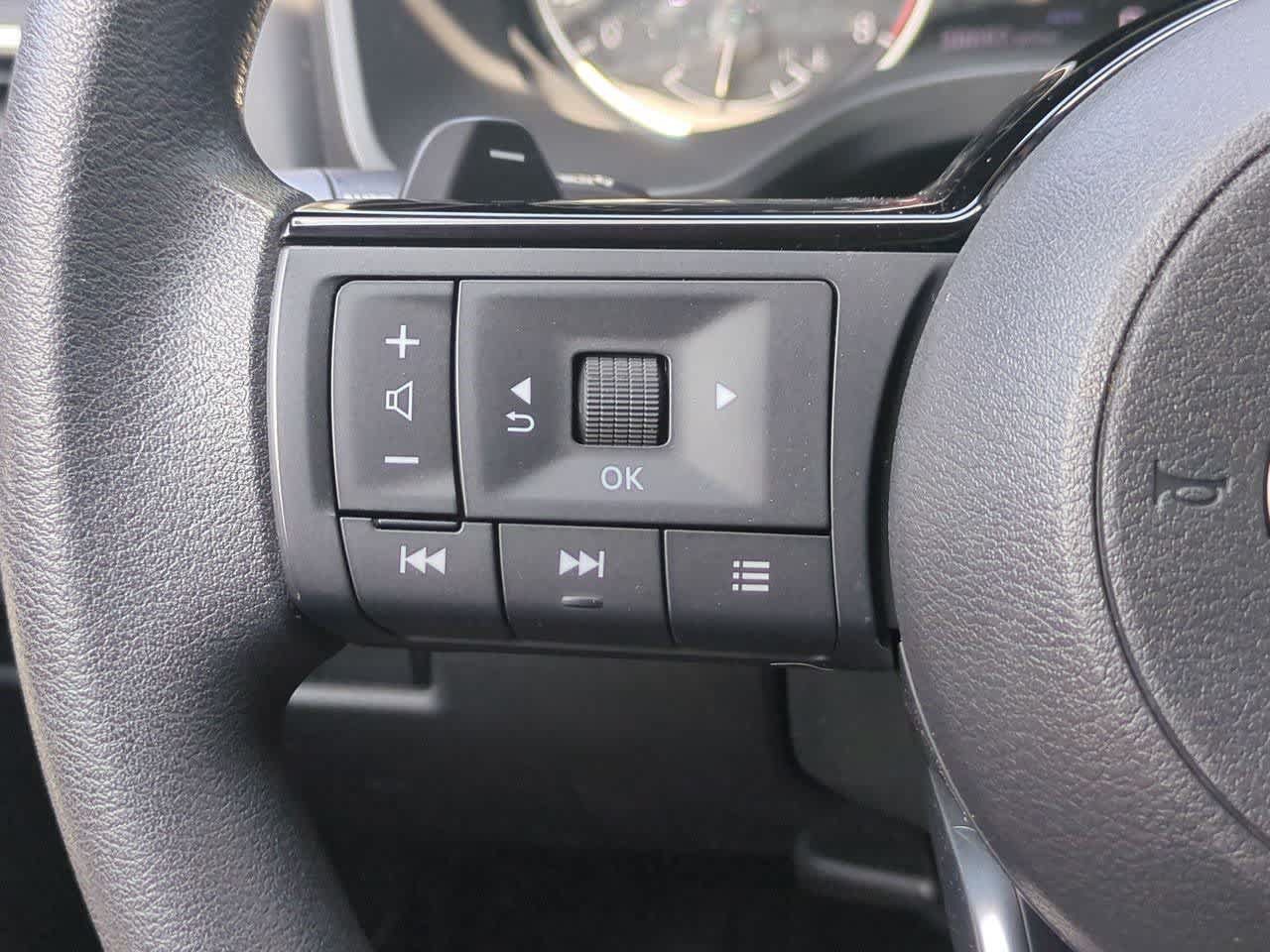 Used 2023 Nissan Rogue SV AWD/4WD image 22