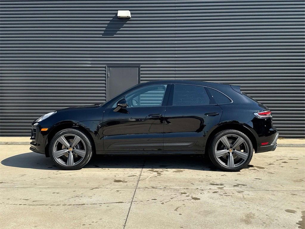 Used 2025 Porsche Macan AWD/4WD image 2