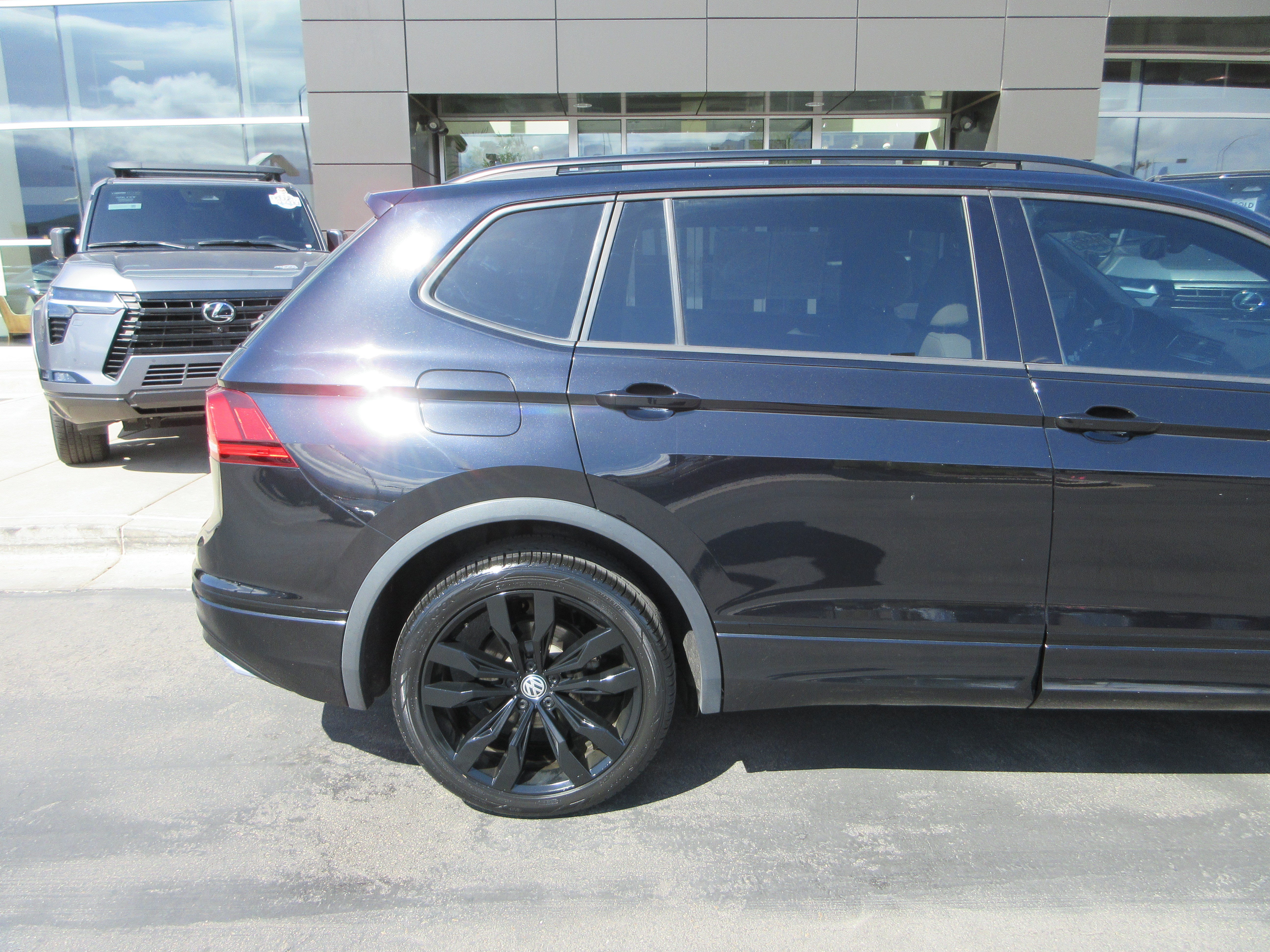 Used 2020 Volkswagen Tiguan SE R-Line AWD/4WD image 12
