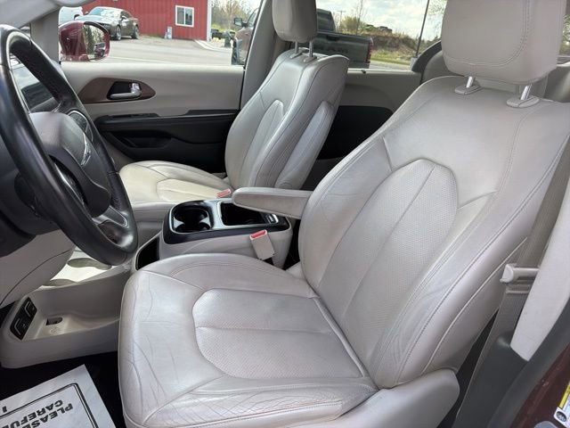 Used 2018 Chrysler Pacifica Touring-L Plus FWD image 10