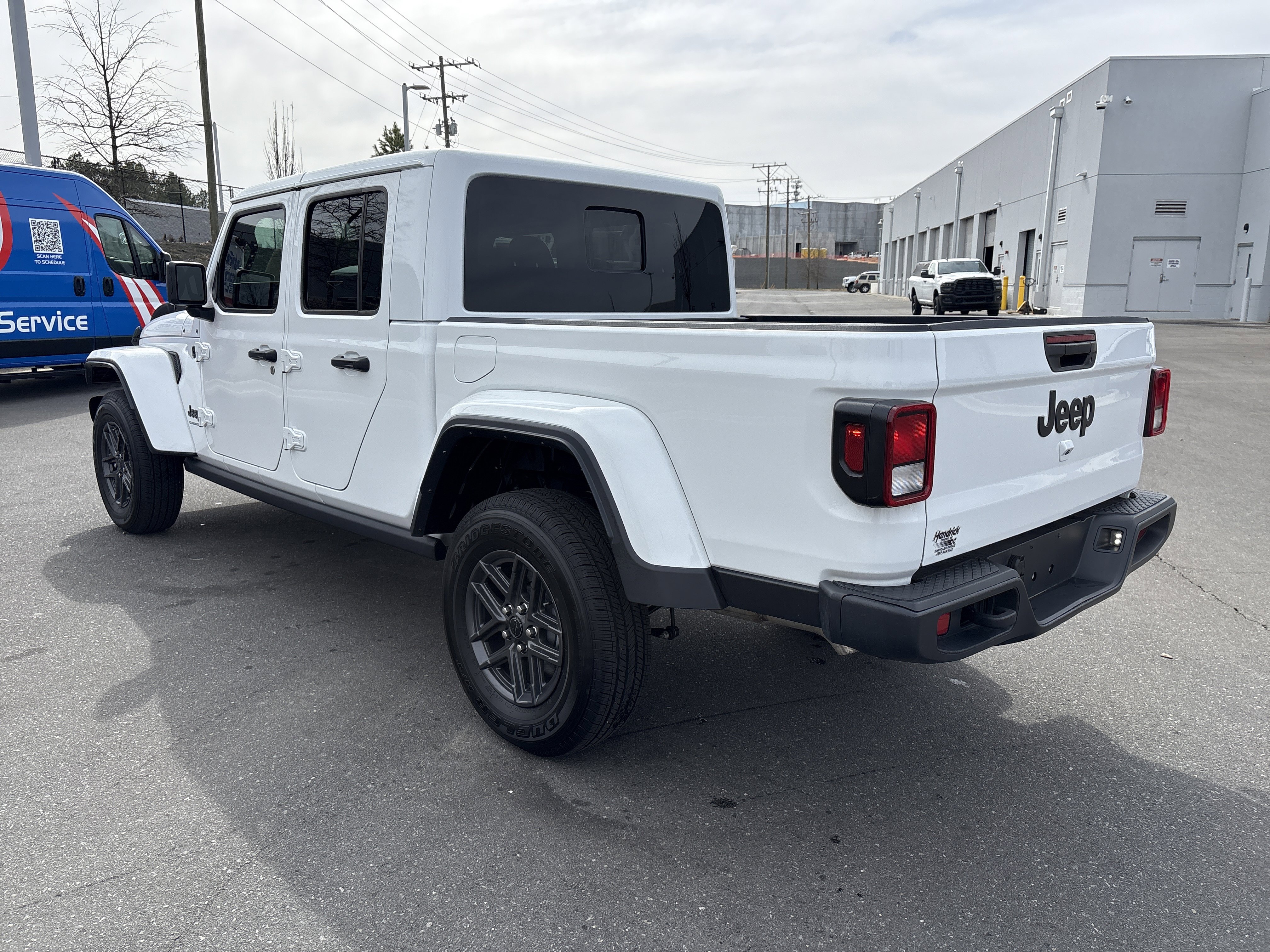 Certified 2025 Jeep Gladiator Nighthawk image 8