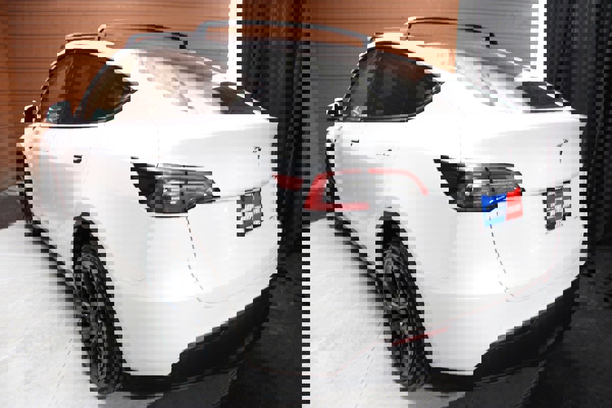 Used 2022 Tesla Model Y Long Range image 10