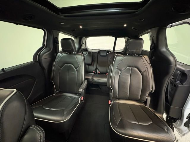 Certified 2025 Chrysler Pacifica Limited image 20
