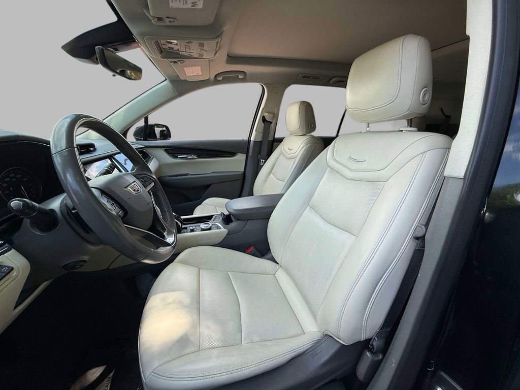 Used 2021 Cadillac XT6 Premium Luxury AWD/4WD image 2