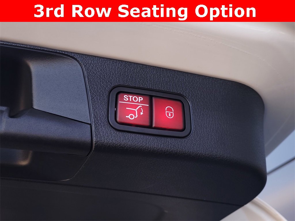 Used 2021 Mercedes-Benz GLB 250 4MATIC w/ Premium Package image 36