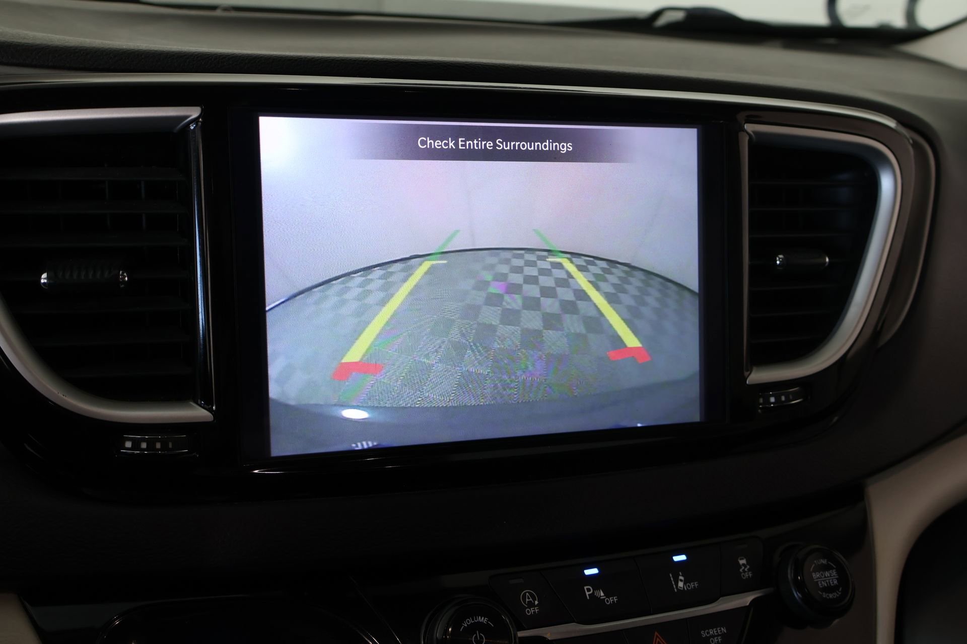 Used 2022 Chrysler Pacifica Touring-L FWD image 6