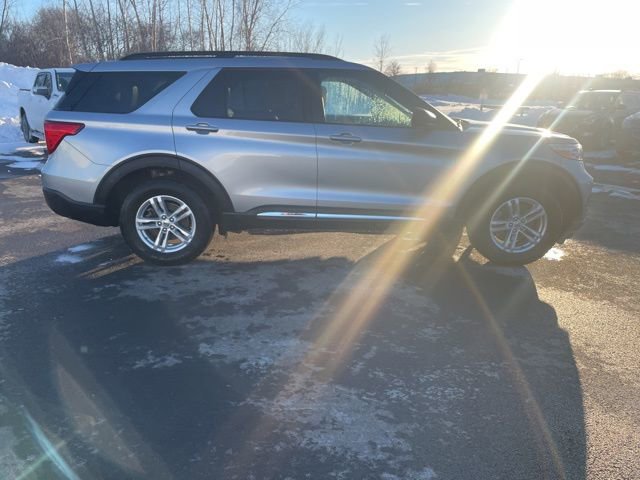 Used 2020 Ford Explorer XLT w/ Equipment Group 202A image 4