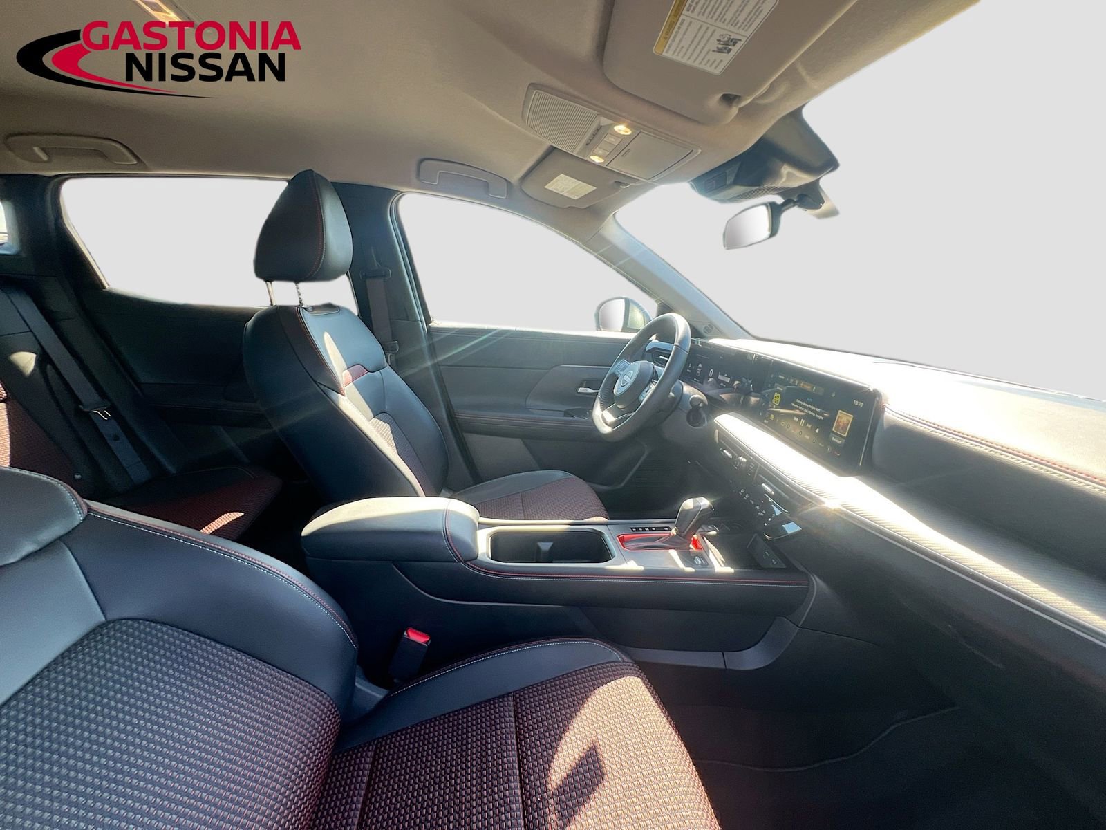 Used 2025 Nissan Kicks SR image 35