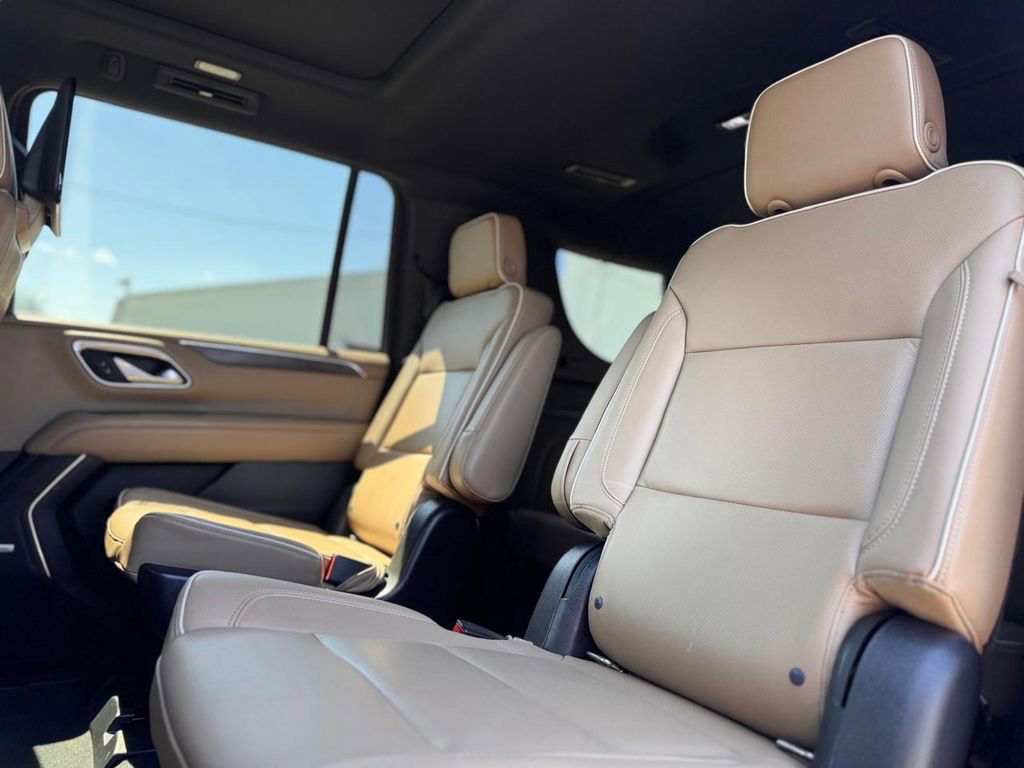 Used 2021 Chevrolet Suburban Premier image 25