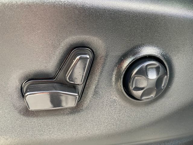 Used 2024 Chrysler Pacifica Touring-L image 33