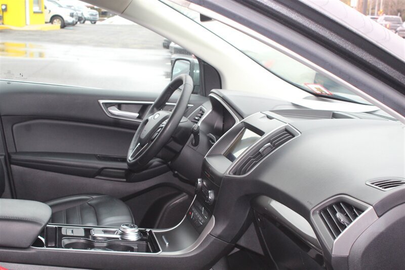 Used 2020 Ford Edge SEL w/ Convenience Package AWD/4WD image 18