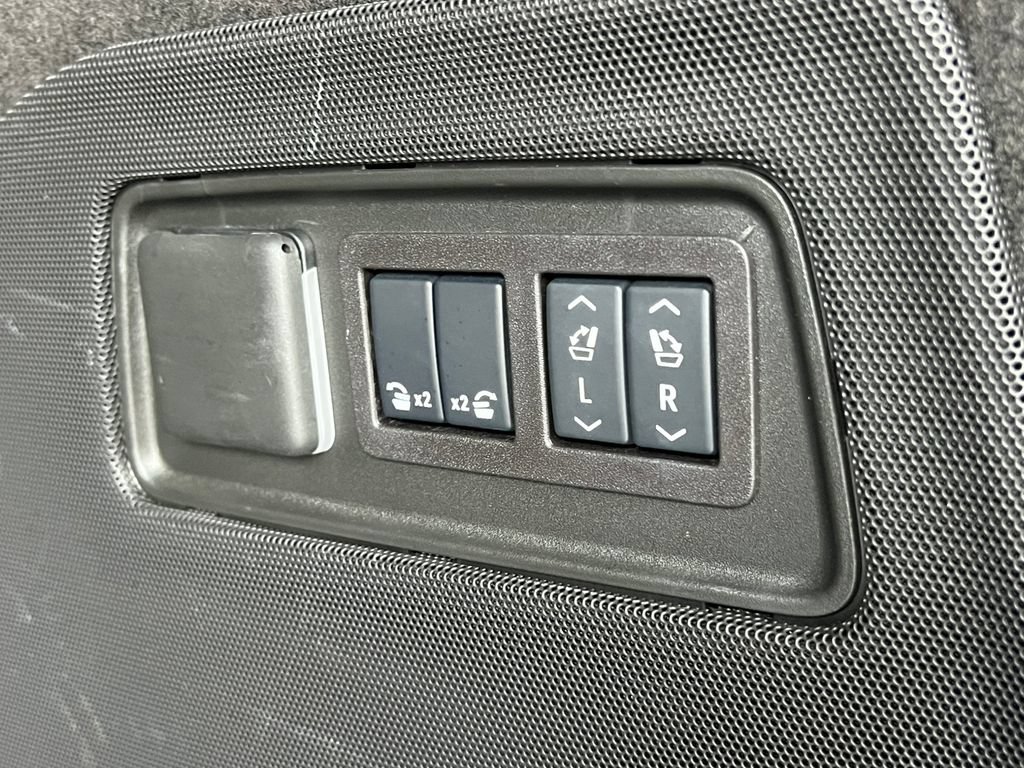 Used 2025 Cadillac Escalade Sport Platinum w/ LPO, ONYX Package AWD/4WD image 44