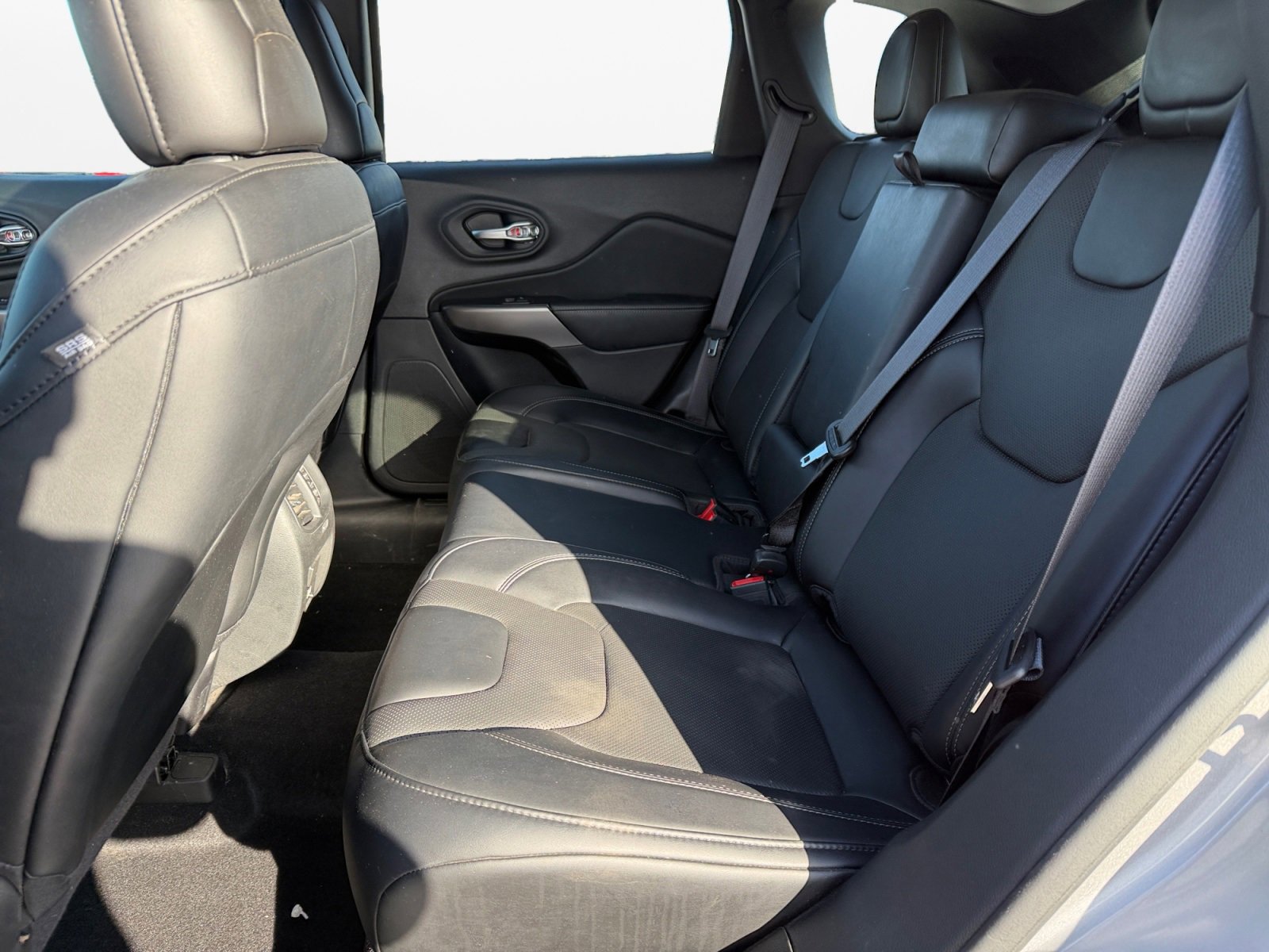 Used 2022 Jeep Cherokee Latitude Lux w/ Sun & Sound Group image 13