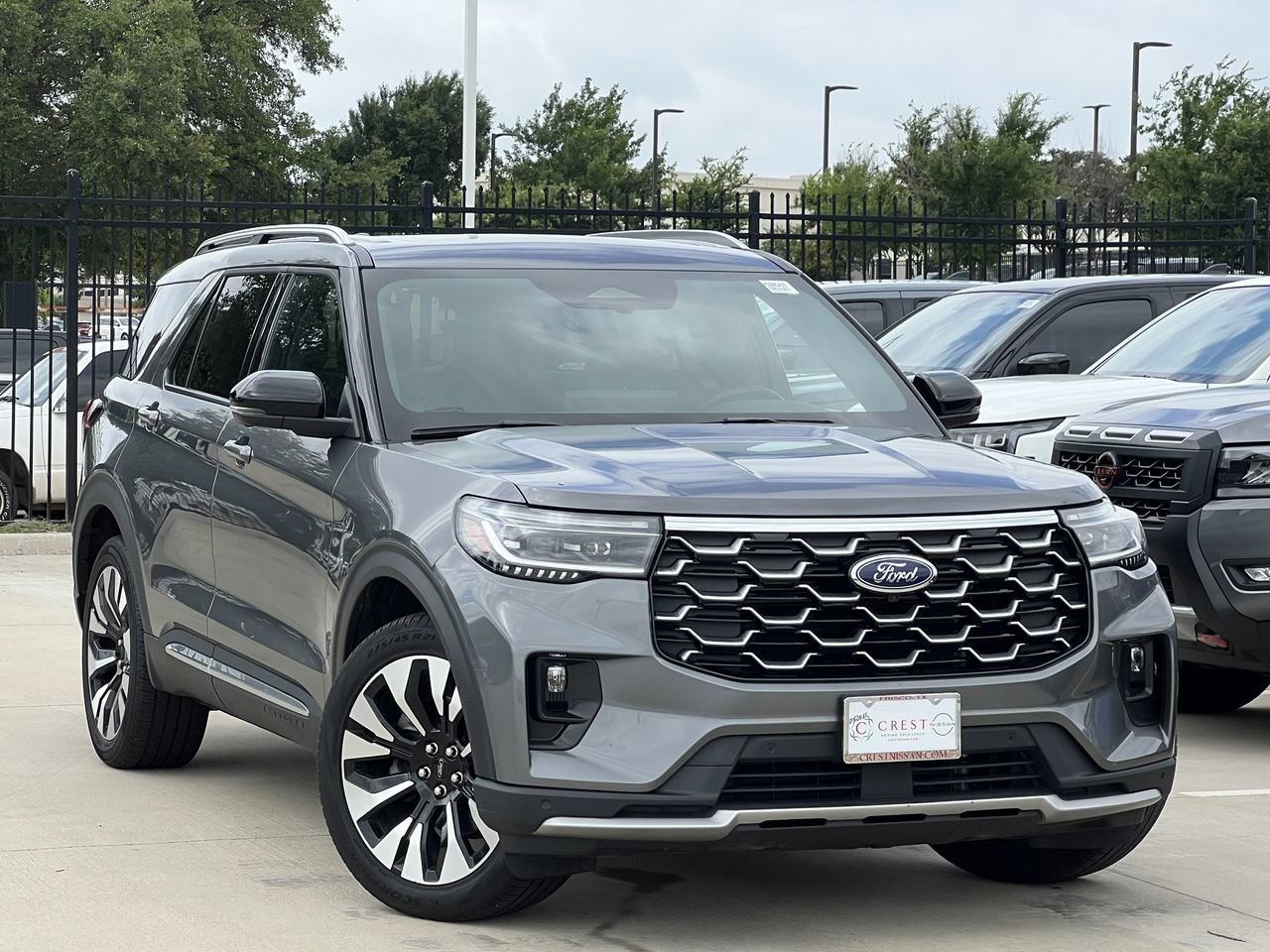 Used 2025 Ford Explorer Platinum w/ LUX Leather Package AWD/4WD image 2
