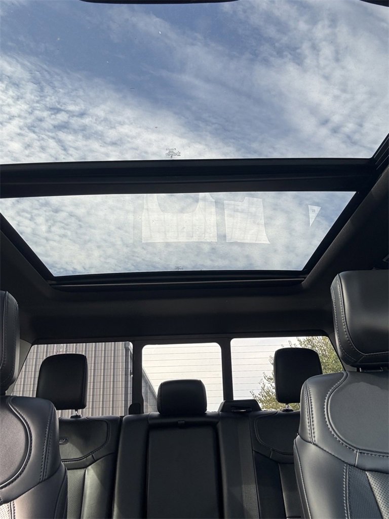 Used 2025 Ford F350 Platinum w/ FX4 Off-Road Package image 21