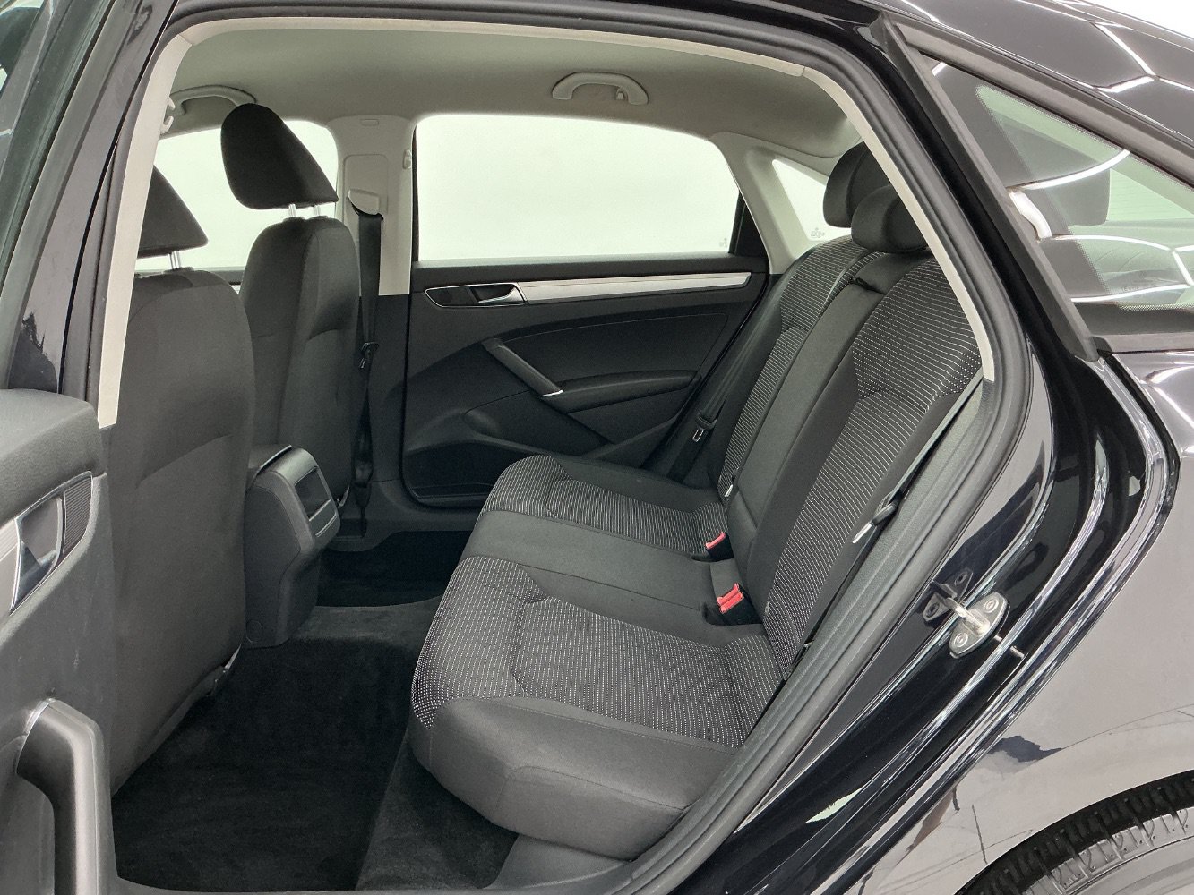 Used 2018 Volkswagen Passat 2.0T S w/ Driver Assistance Package FWD image 20