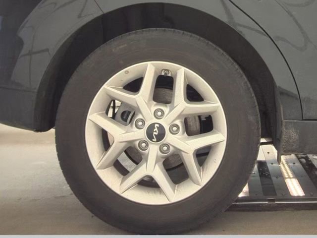 Used 2025 Kia Soul LX w/ LX Technology Package FWD image 21