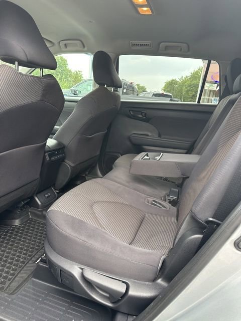 Used 2021 Toyota Highlander LE image 13
