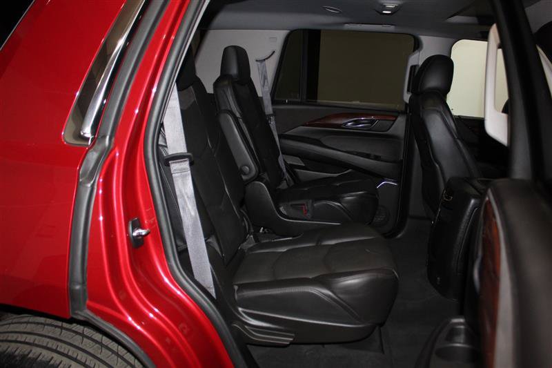 Used 2015 Cadillac Escalade Luxury AWD/4WD image 32
