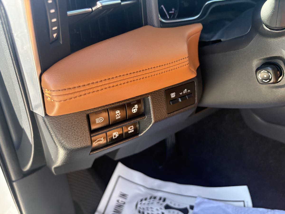 Used 2020 Toyota Avalon Limited w/ Advanced Safety Package FWD image 27