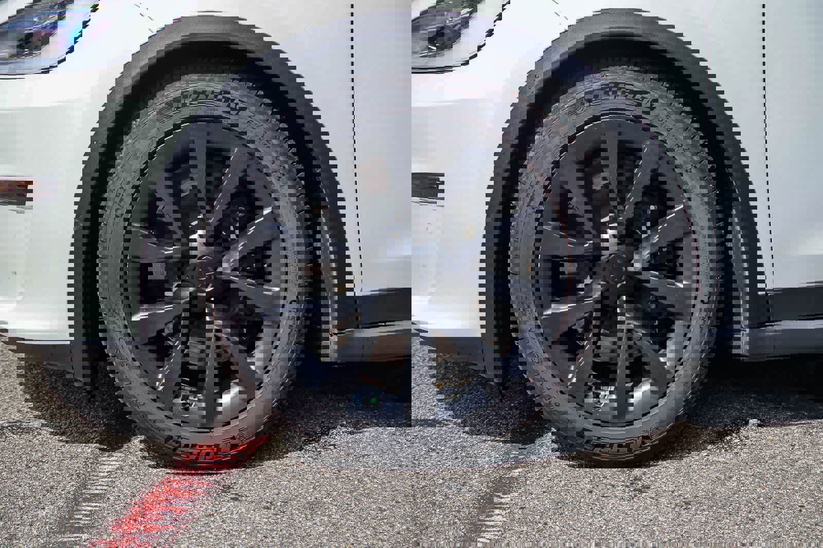 Used 2022 Tesla Model X image 9