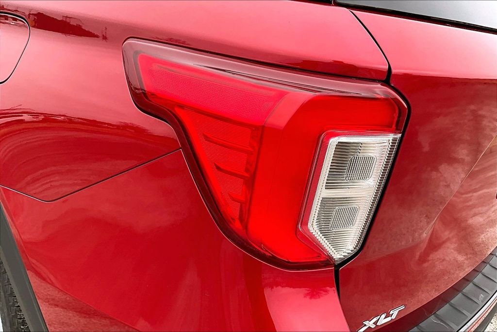 Used 2024 Ford Explorer XLT w/ Equipment Group 202A image 28