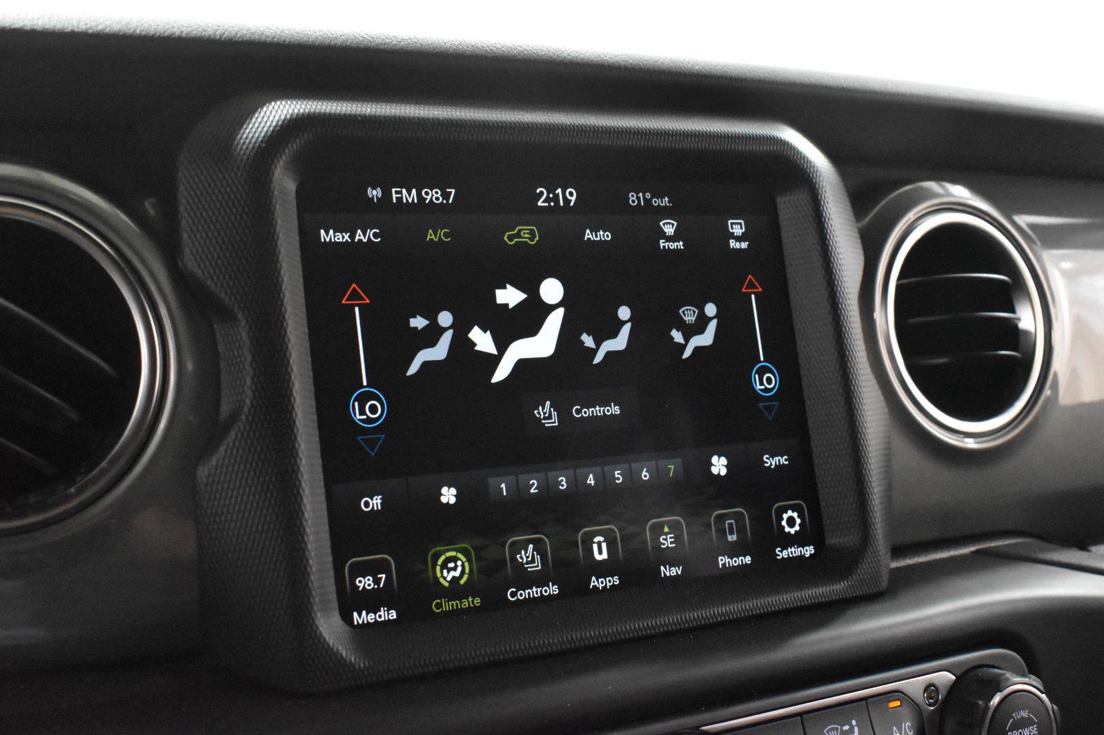 Used 2023 Jeep Wrangler Unlimited Sahara w/ LED Lighting Group AWD/4WD image 13