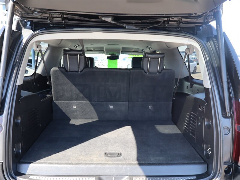 Used 2018 Chevrolet Suburban LT w/ Luxury Package AWD/4WD image 15