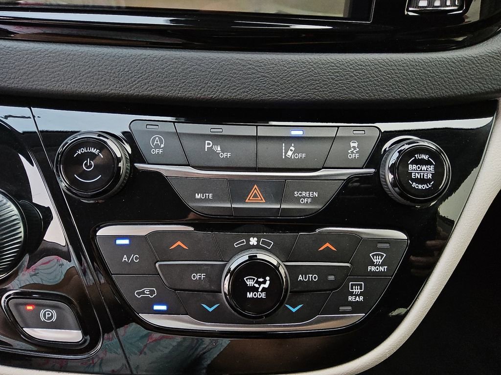 Certified 2023 Chrysler Pacifica Touring-L FWD image 21